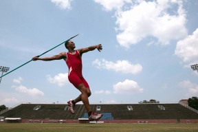 米乐登录入口-规则与混乱，姆巴佩新规与篮网争议谁在定义体育未来？